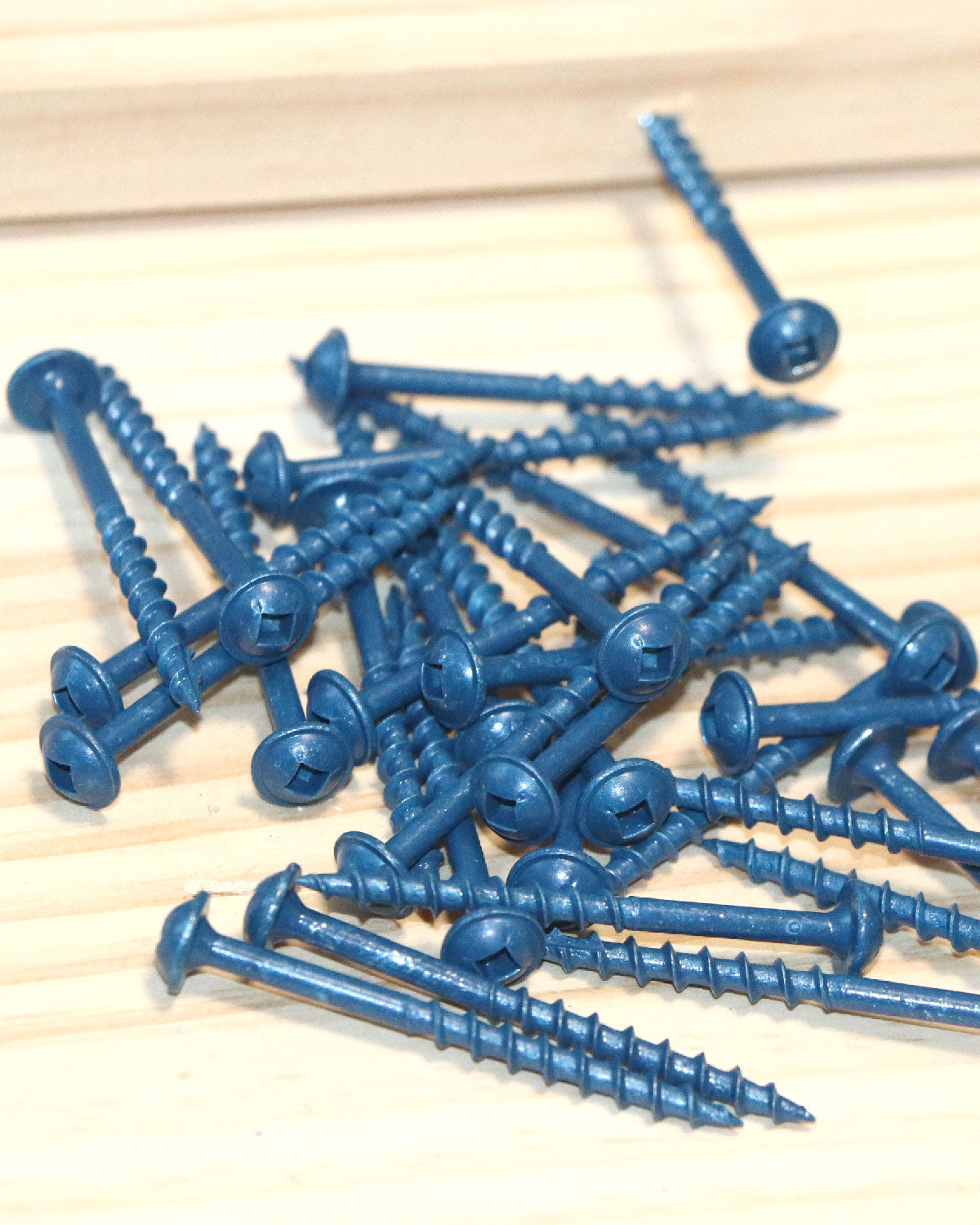 Pocket Hole Screws 100 PCS #8 x 2 Inch Wood Screws, Square Drive Washer Head Screws, Coarse Thread with Blue Coated for Outdoor, Indoor Use